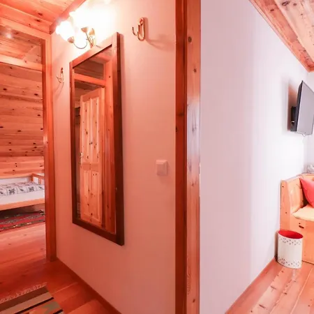 House Alpine Rose Мойстрана